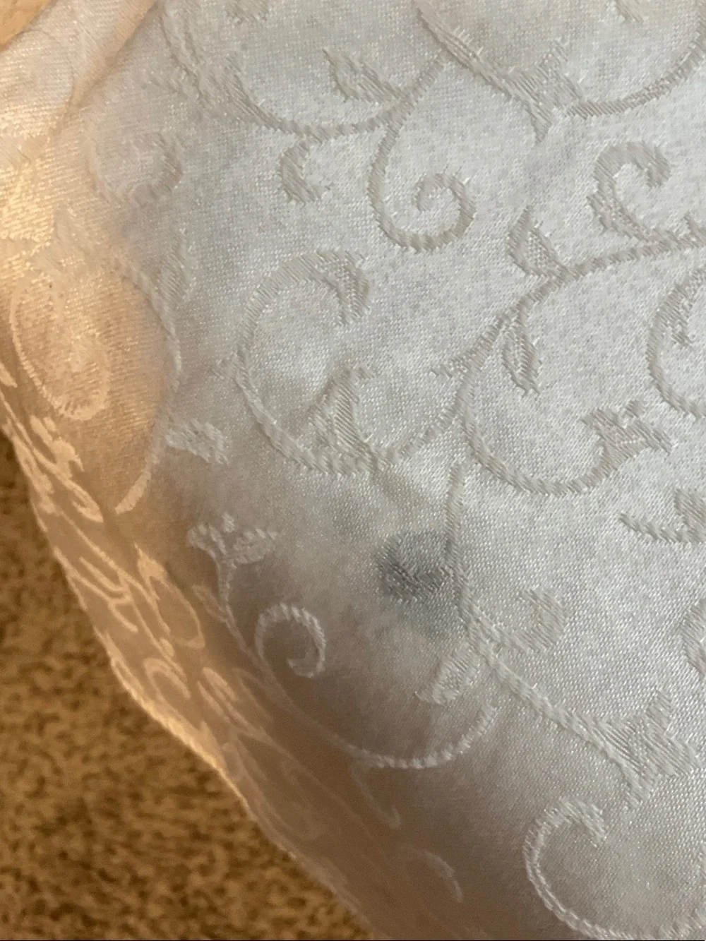 Elegant White Damask Tablecloth - Classic Jacquard Linen